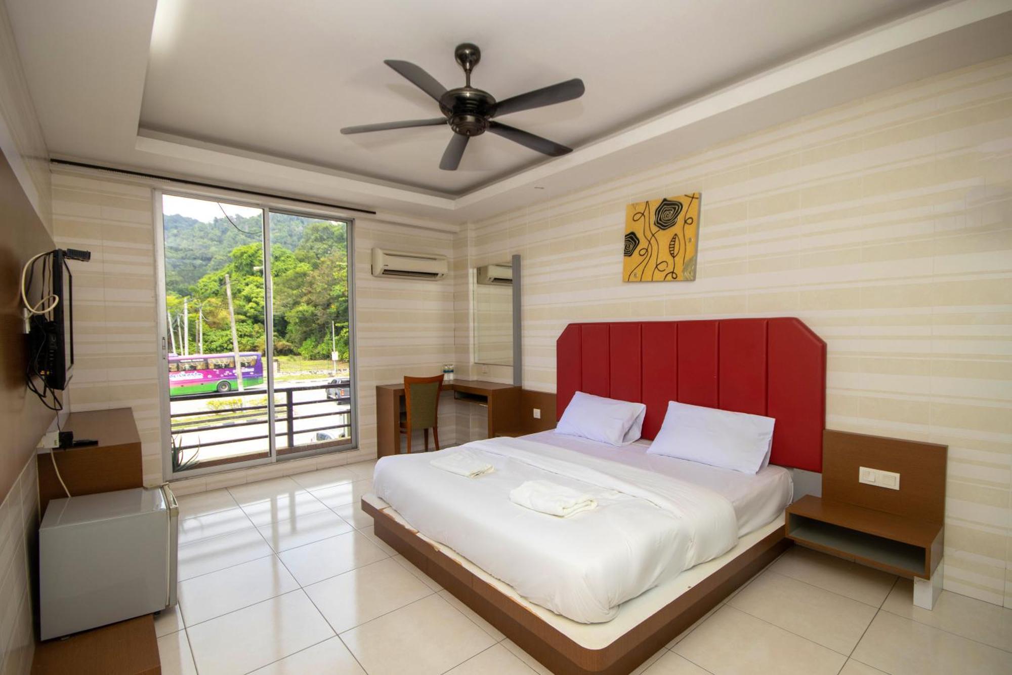 Jq Happy Lumut Hotel Eksteriør bilde
